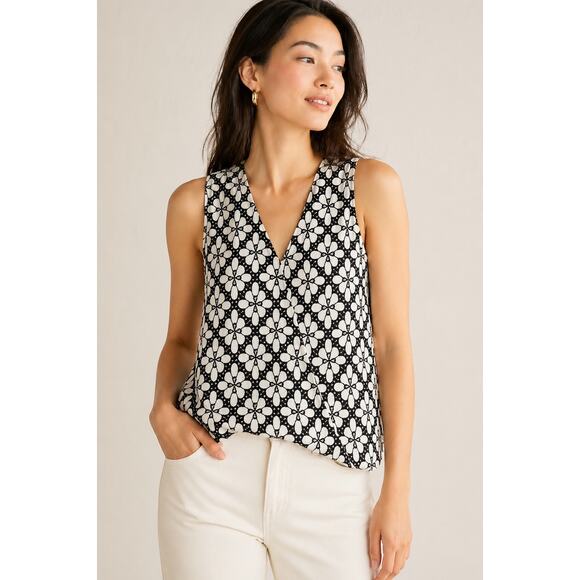 Anthropologie Tops - Anthropologie Maeve Daisy Print Sleeveless Blouse Size 2 Black White V Neck